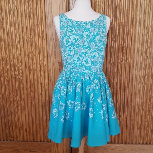 LC Lauren Conrad Dresses & Skirts - Lauren Conrad Pretty Flower Dress